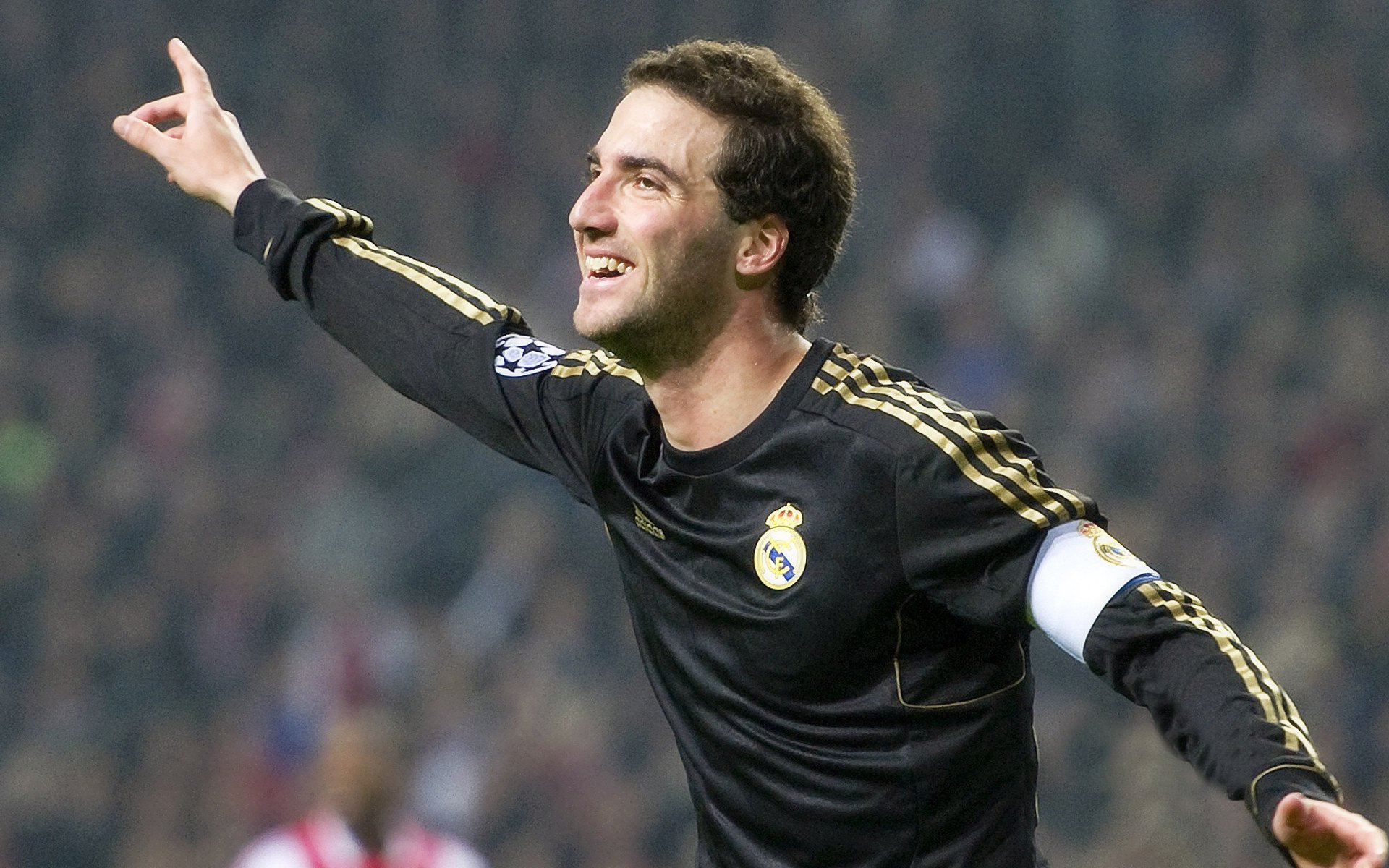 四万多人现场见证赣州队获得2025年“赣超”冠军